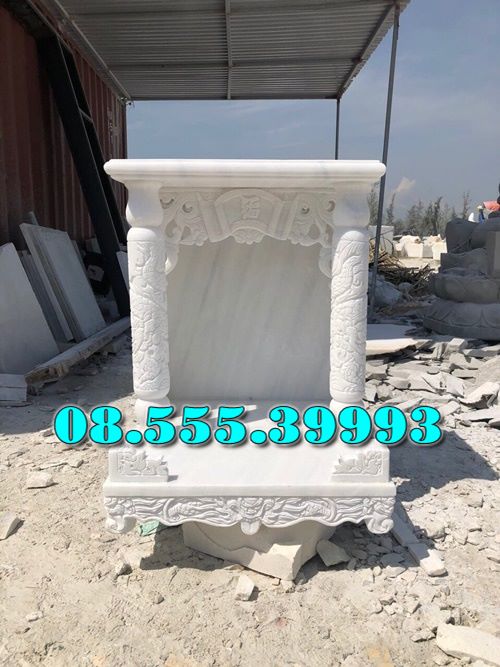 Bàn thờ đá ngoài trời