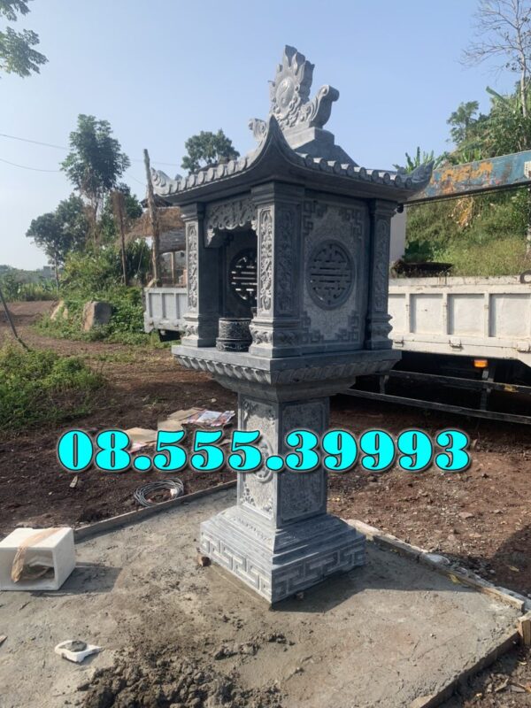 Bàn thờ đá ngoài trời