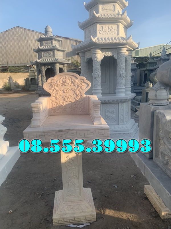 Bàn thờ đá ngoài trời