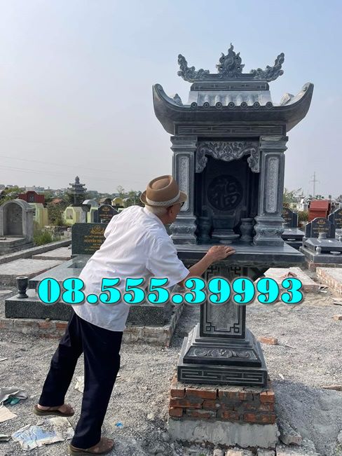 Bàn thờ đá ngoài trời