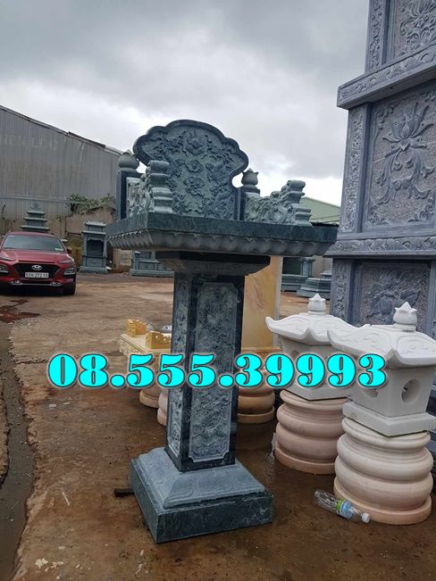 Bàn thờ đá ngoài trời