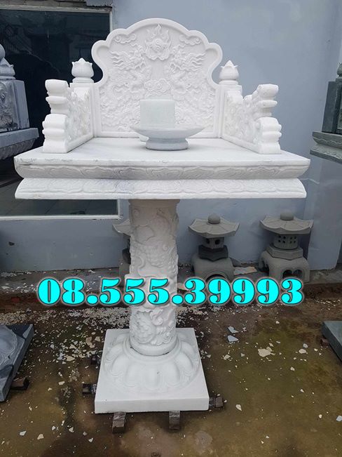 Bàn thờ đá ngoài trời