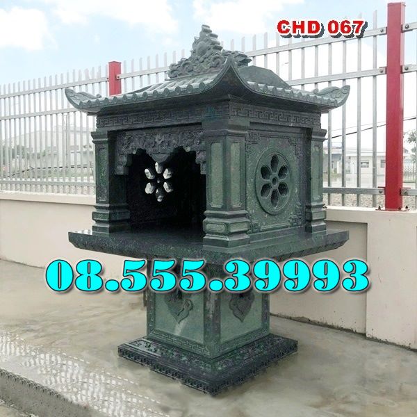 Bàn thờ đá ngoài trời