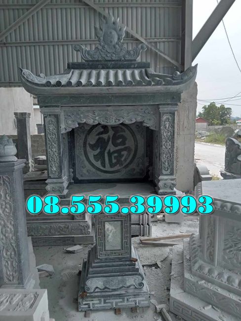 Bàn thờ đá ngoài trời