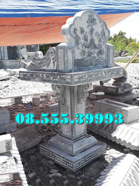 Bàn thờ đá ngoài trời