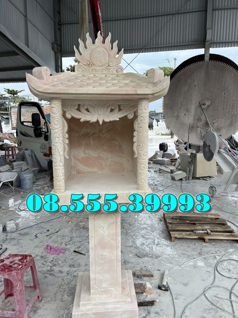 Bàn thờ đá ngoài trời