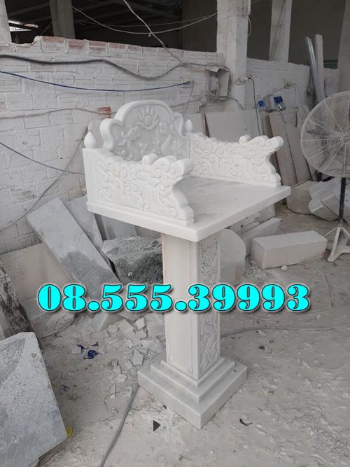 Bàn thờ đá ngoài trời