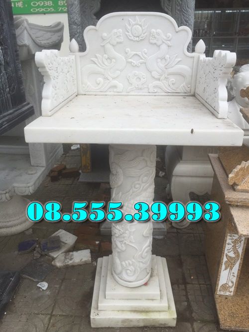 Bàn thờ đá ngoài trời