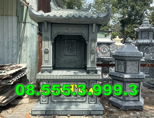 Bàn thờ bằng đá ngoài trời