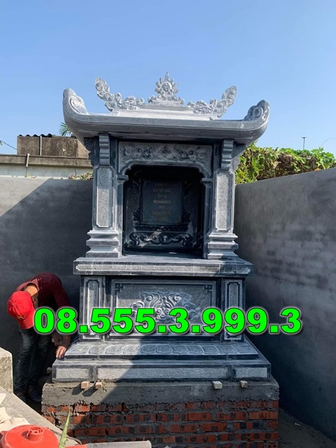 Bàn thờ bằng đá ngoài trời