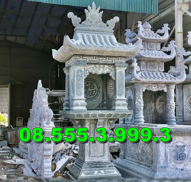 Bàn thờ bằng đá ngoài trời