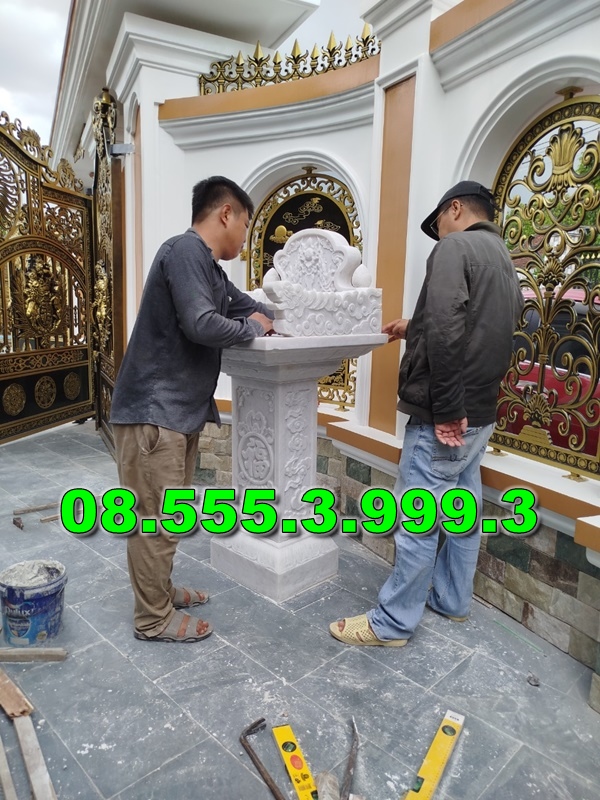 Bàn thờ bằng đá ngoài trời