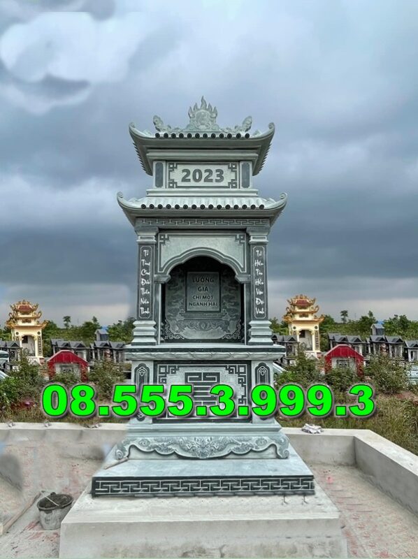 Bàn thờ bằng đá ngoài trời