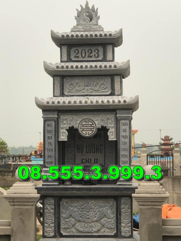 Bàn thờ bằng đá ngoài trời