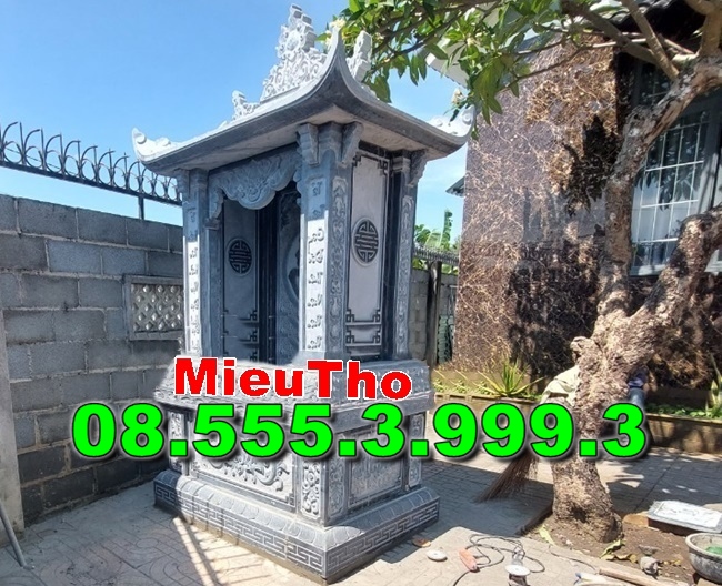 Bàn thờ bằng đá ngoài trời