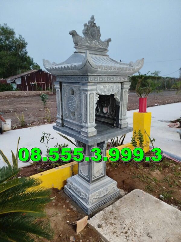 Bàn thờ bằng đá ngoài trời