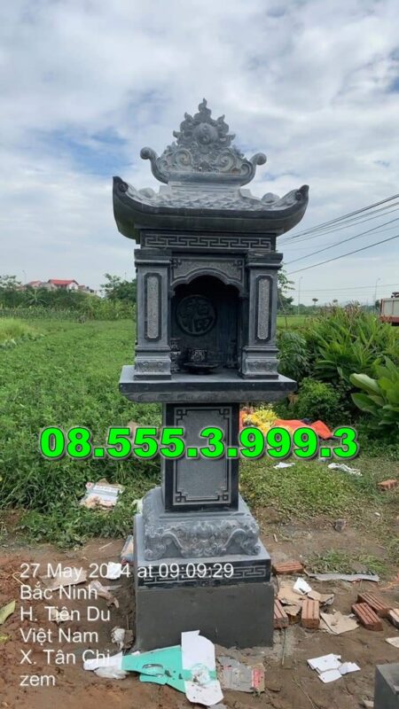 Bàn thờ bằng đá ngoài trời