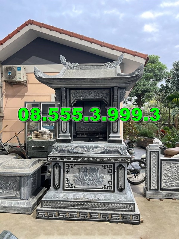 Bàn thờ bằng đá ngoài trời