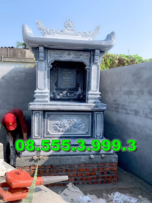Bàn thờ bằng đá ngoài trời