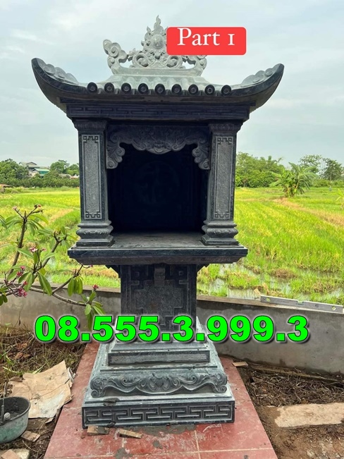 Bàn thờ bằng đá ngoài trời