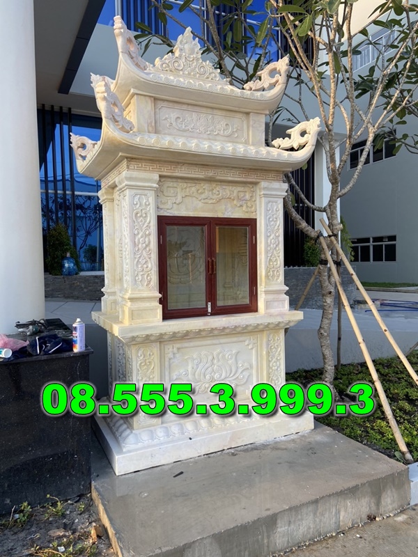 Bàn thờ bằng đá ngoài trời