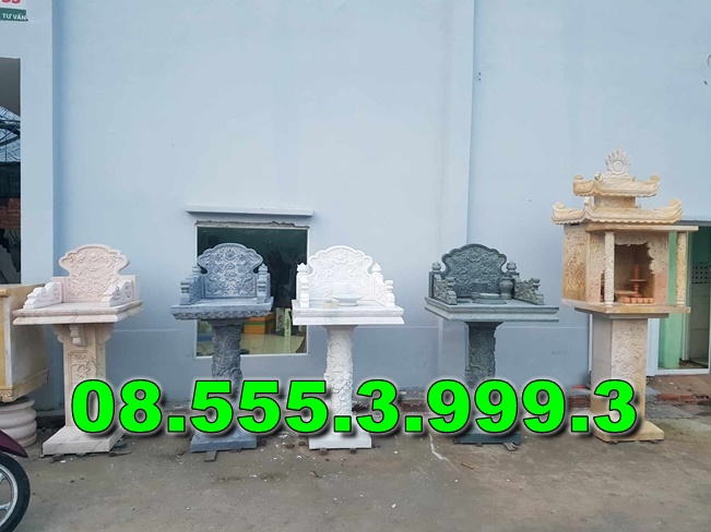 Bàn thờ bằng đá ngoài trời