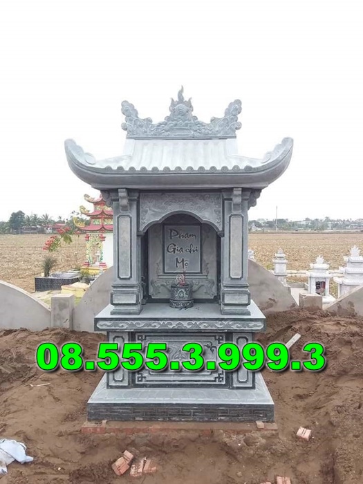 Bàn thờ bằng đá ngoài trời