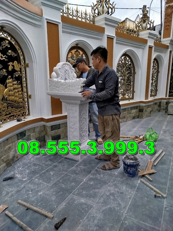 Bàn thờ bằng đá ngoài trời