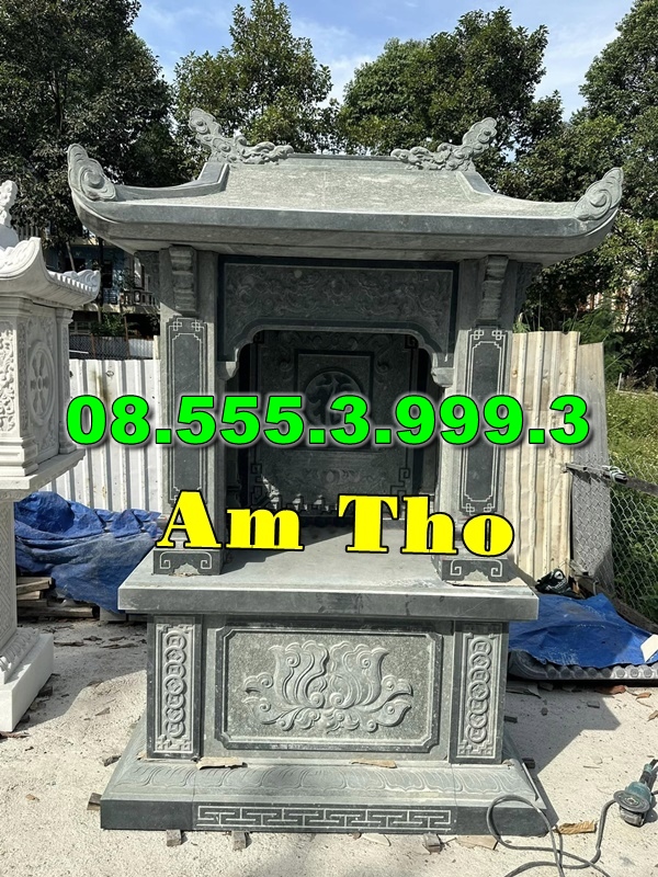 Bàn thờ bằng đá ngoài trời