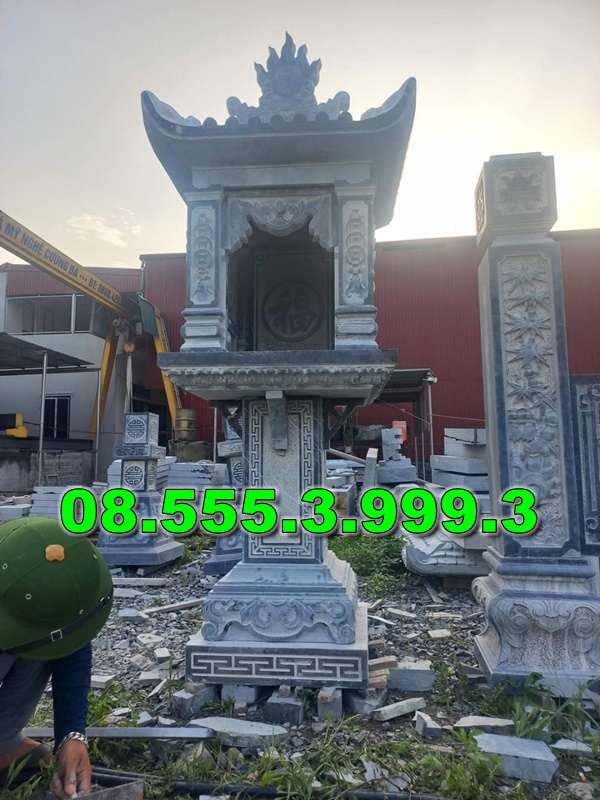 Bàn thờ bằng đá ngoài trời
