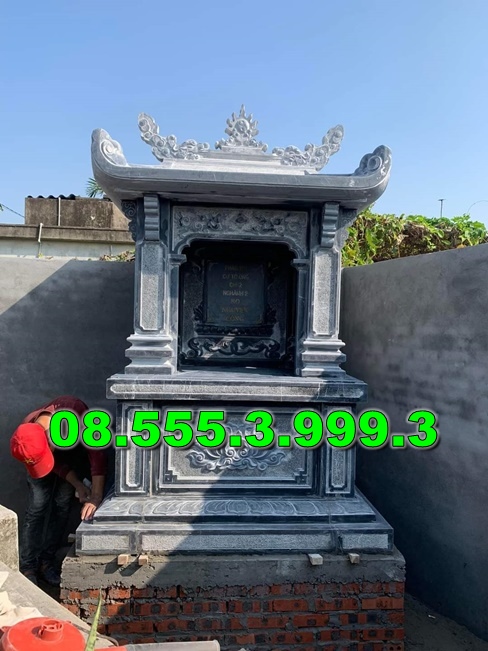 Bàn thờ bằng đá ngoài trời