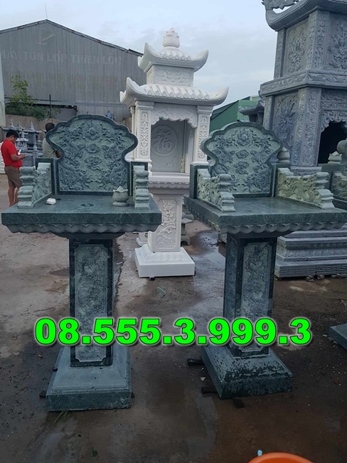 Bàn thờ bằng đá ngoài trời
