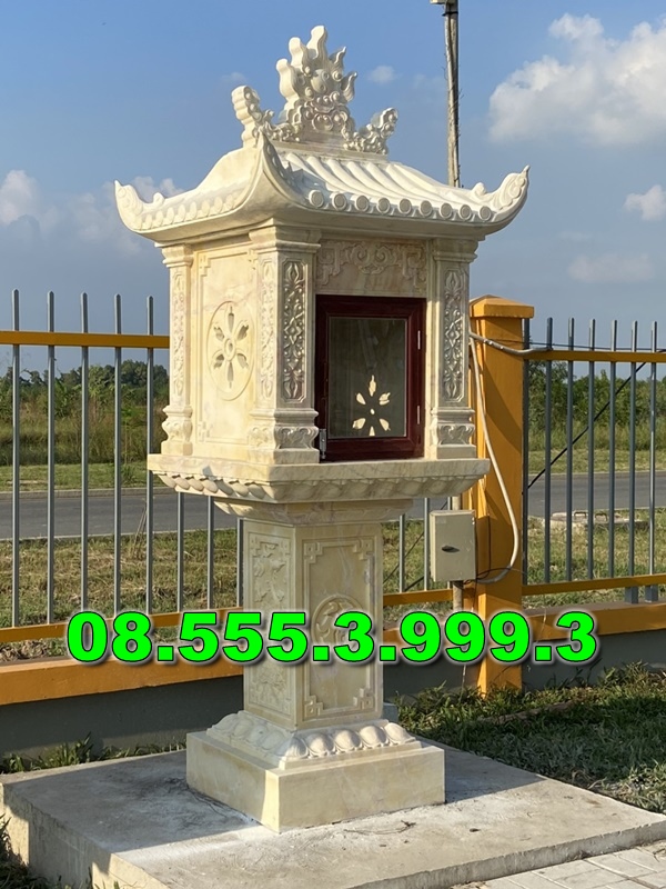Bàn thờ bằng đá ngoài trời