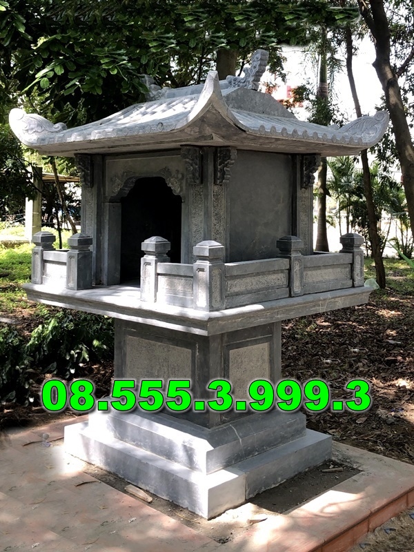 Bàn thờ bằng đá ngoài trời