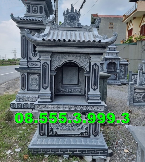 Bàn thờ bằng đá ngoài trời