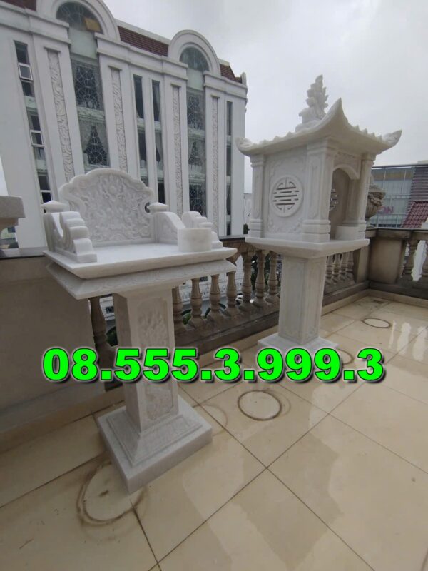 Bàn thờ bằng đá ngoài trời