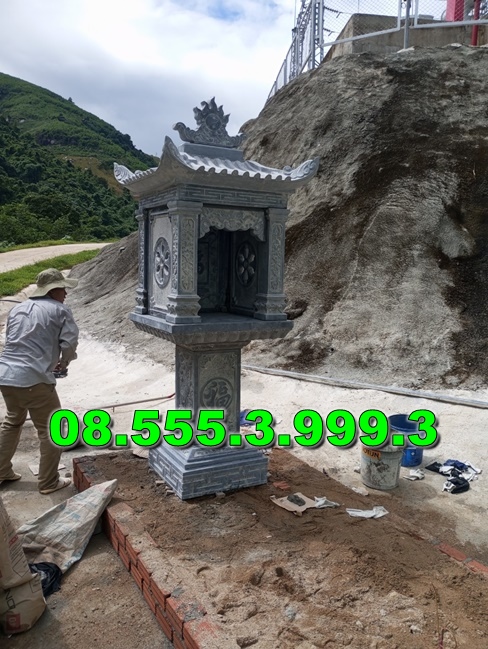 Bàn thờ bằng đá ngoài trời