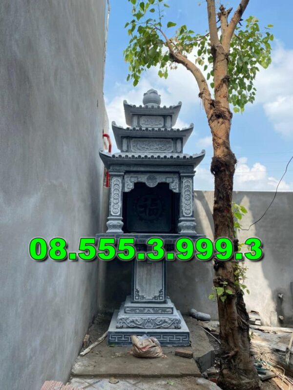 Bàn thờ bằng đá ngoài trời