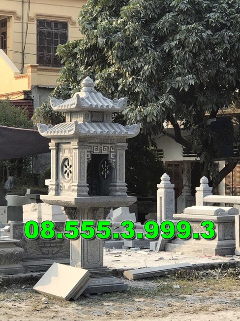 Bàn thờ bằng đá ngoài trời
