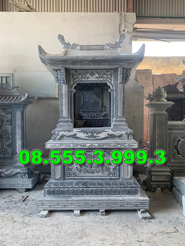 Bàn thờ bằng đá ngoài trời