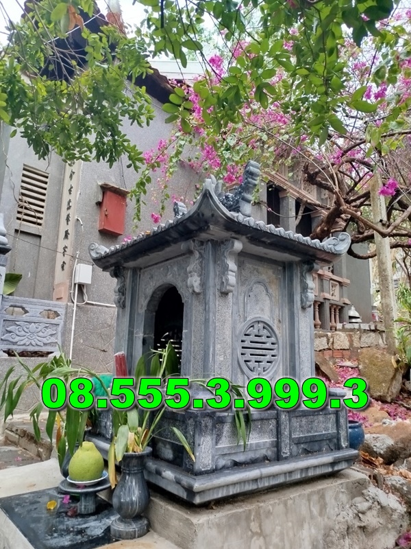 Bàn thờ bằng đá ngoài trời