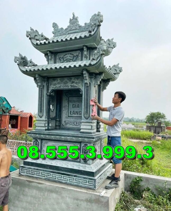 Bàn thờ bằng đá ngoài trời