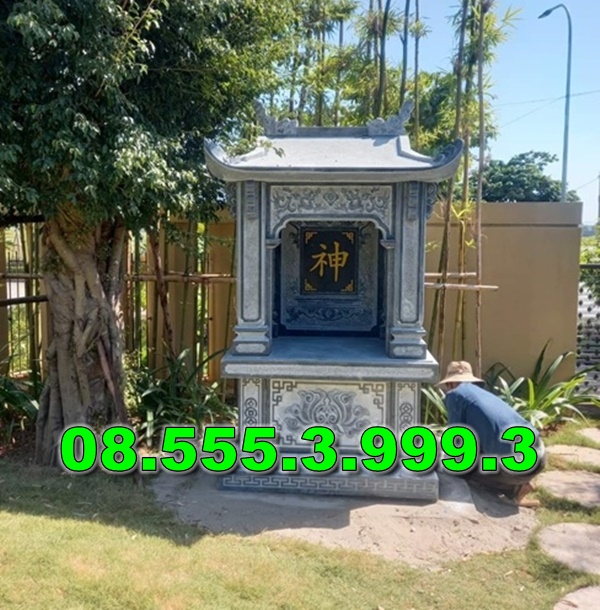 Bàn thờ bằng đá ngoài trời