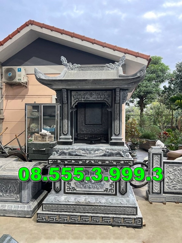 Bàn thờ bằng đá ngoài trời