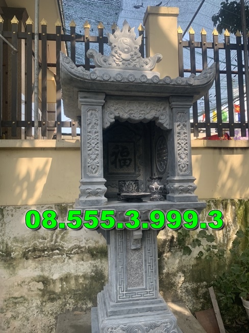 Bàn thờ bằng đá ngoài trời