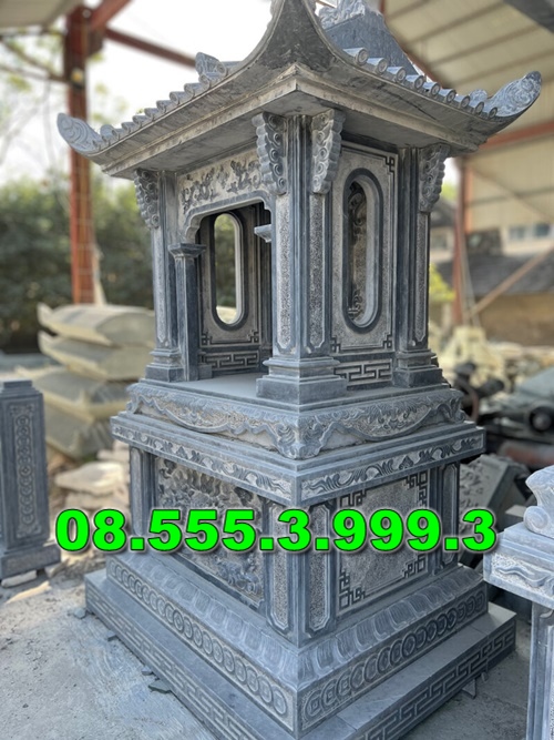 Bàn thờ bằng đá ngoài trời