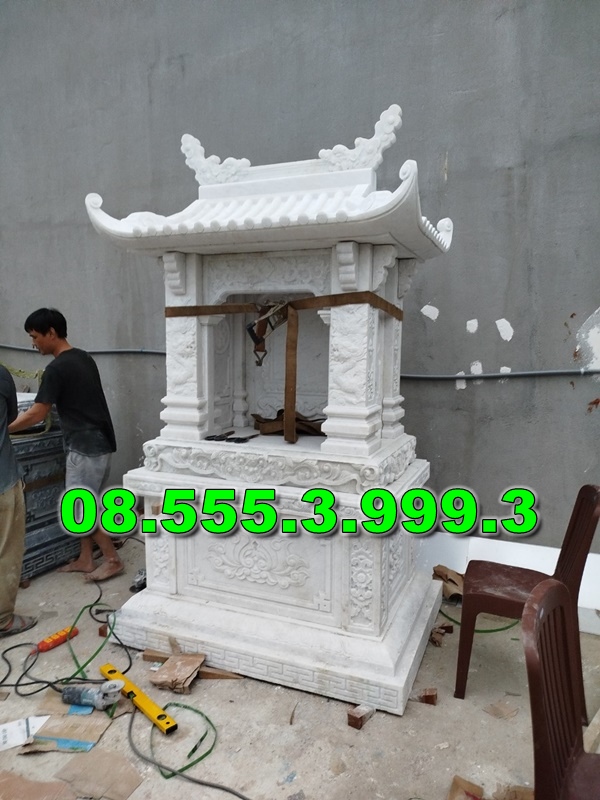 Bàn thờ bằng đá ngoài trời
