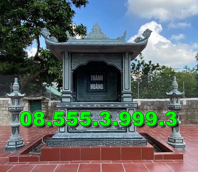 Bàn thờ bằng đá ngoài trời