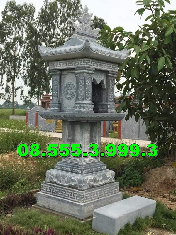 Bàn thờ bằng đá ngoài trời