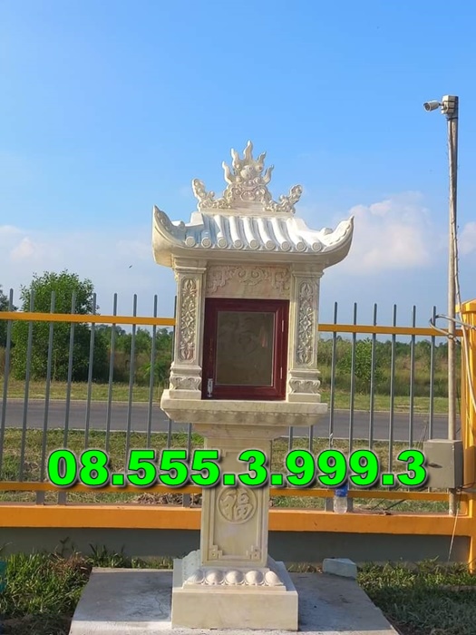 Bàn thờ bằng đá ngoài trời